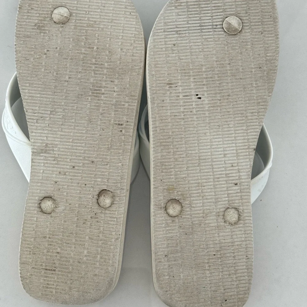 Havaianas gently used